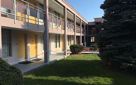 Ramada By Wyndham Rockville Centre